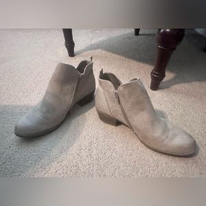 Arizona Women’s Block Heel Bootie